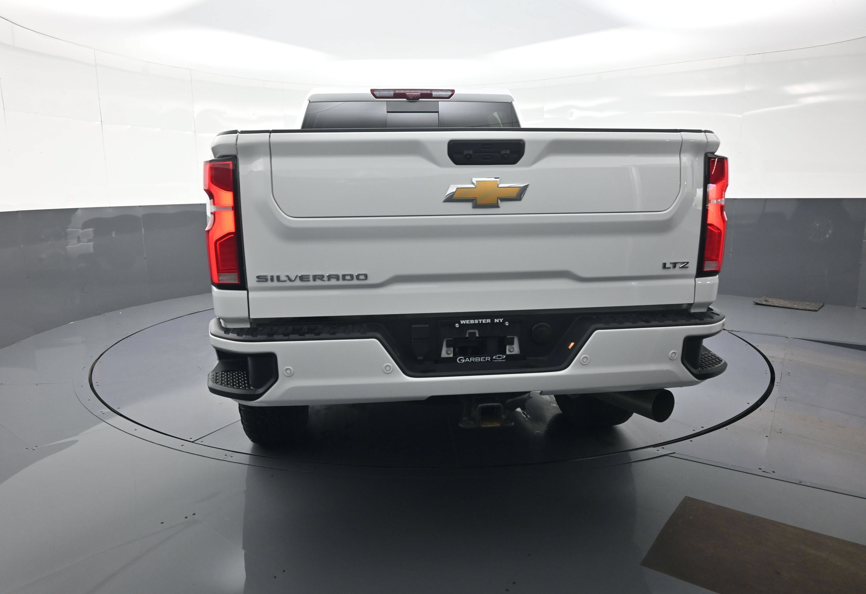 Used 2024 Chevrolet Silverado 2500 LTZ w/ LTZ Plus Package AWD/4WD image 4