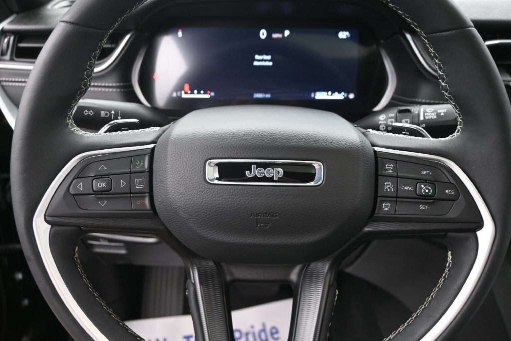 Used 2025 Jeep Grand Cherokee L Altitude AWD/4WD image 31