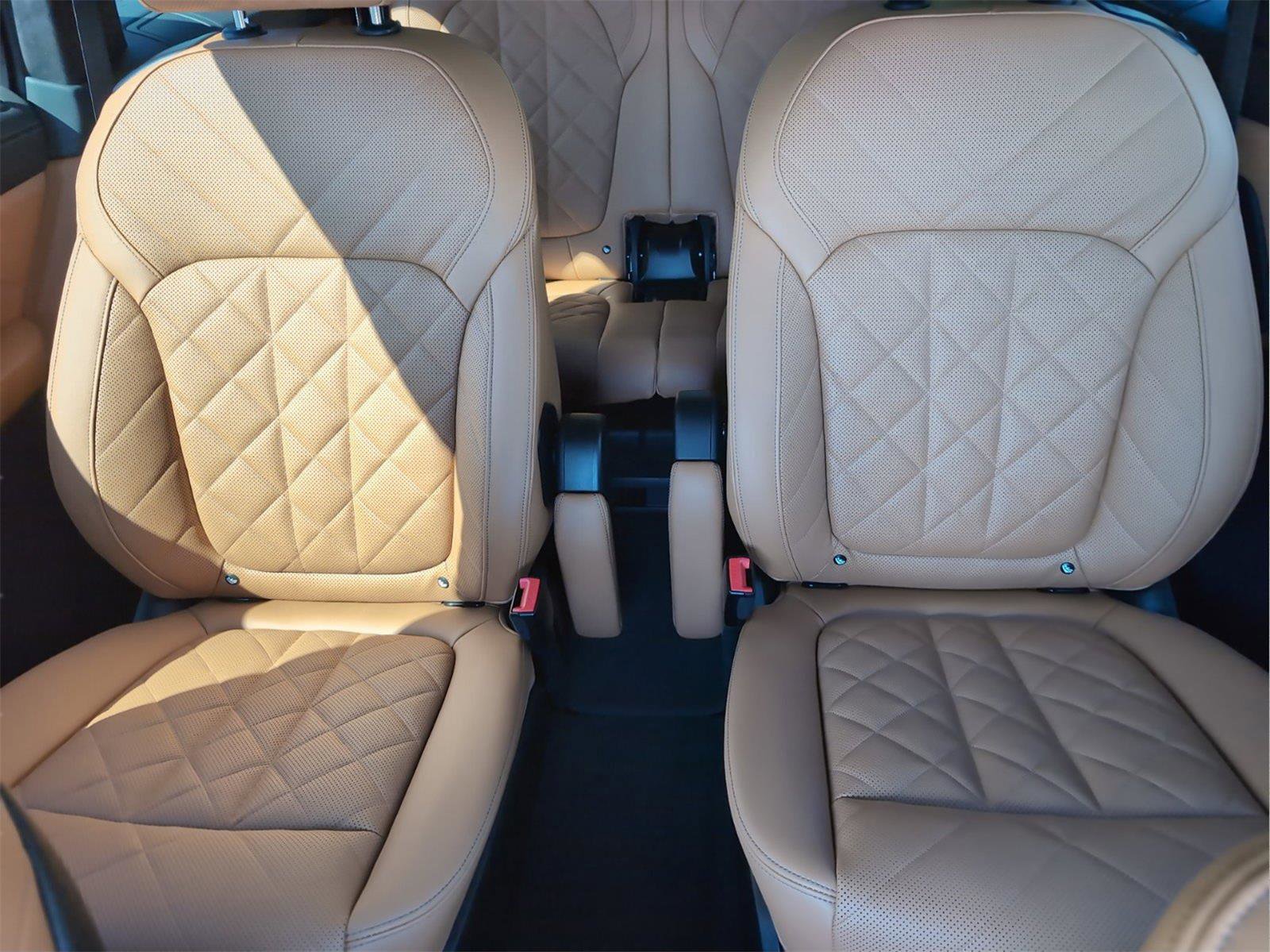 Used 2025 BMW X7 xDrive40i w/ Executive Package image 30