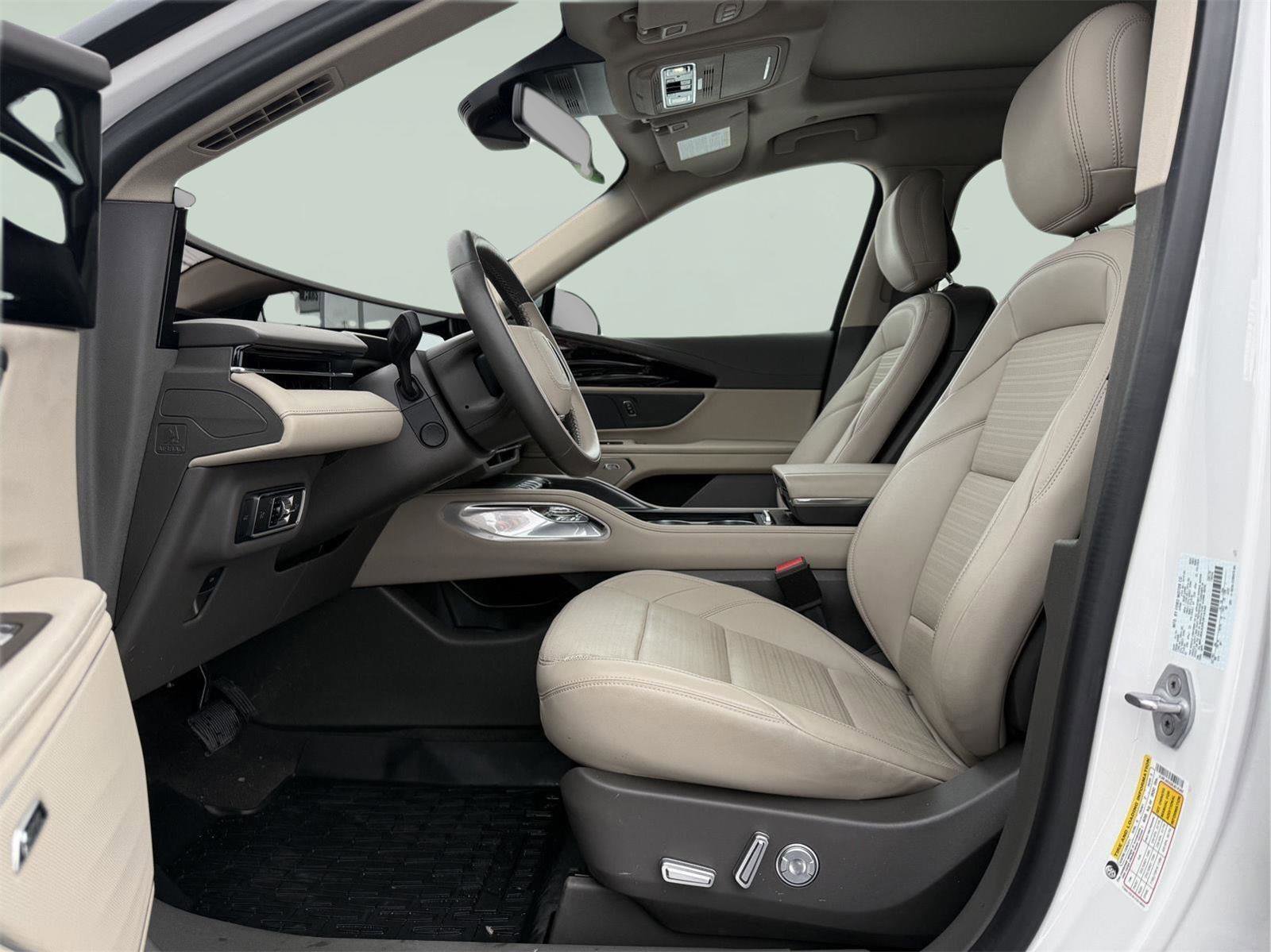 Used 2024 Lincoln Nautilus Reserve w/ Equipment Group 202A image 11