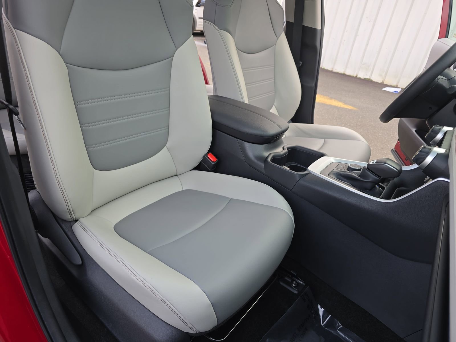 Used 2025 Toyota RAV4 XLE Premium image 17