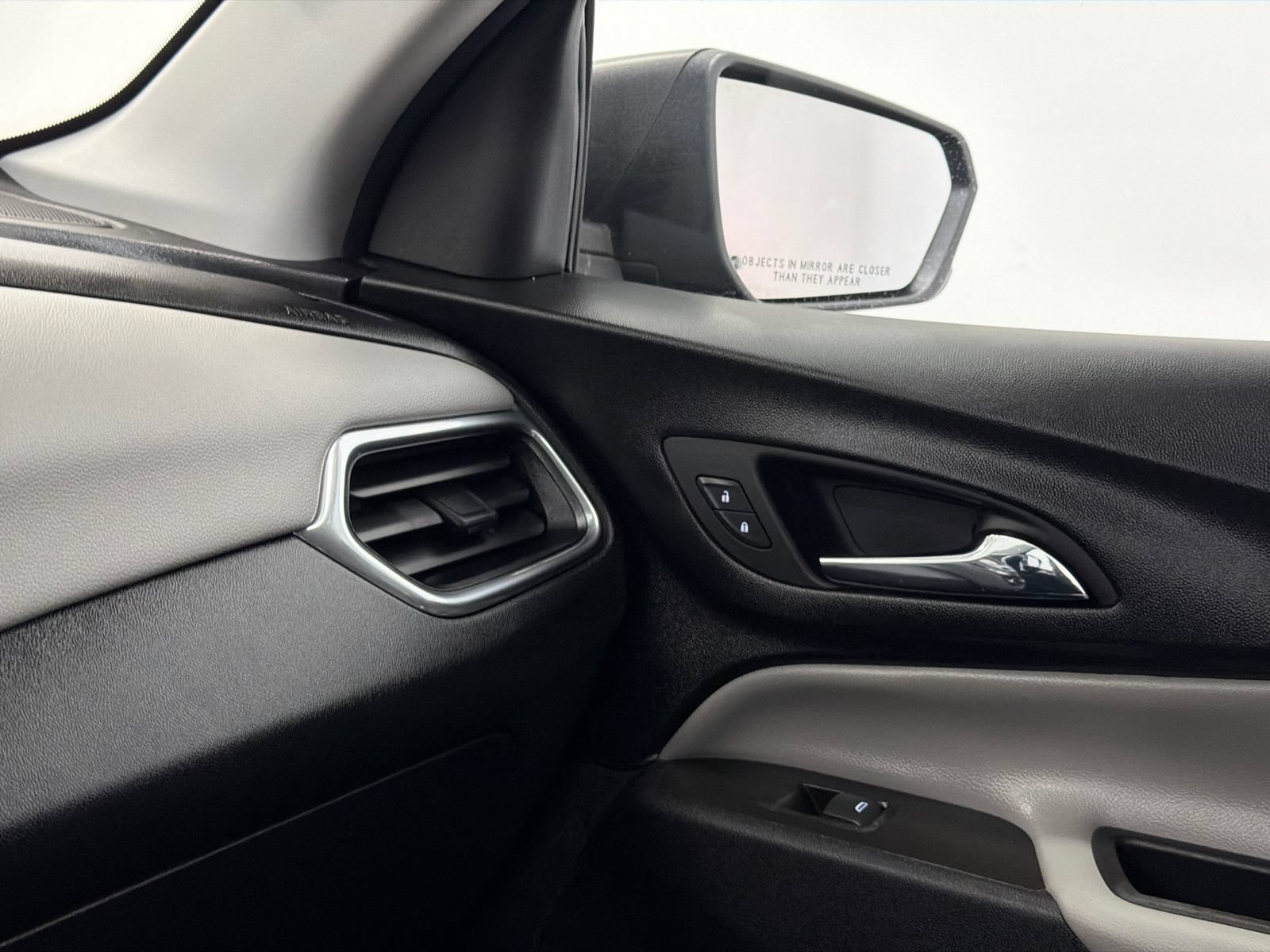 Used 2020 Chevrolet Equinox LS AWD/4WD image 28