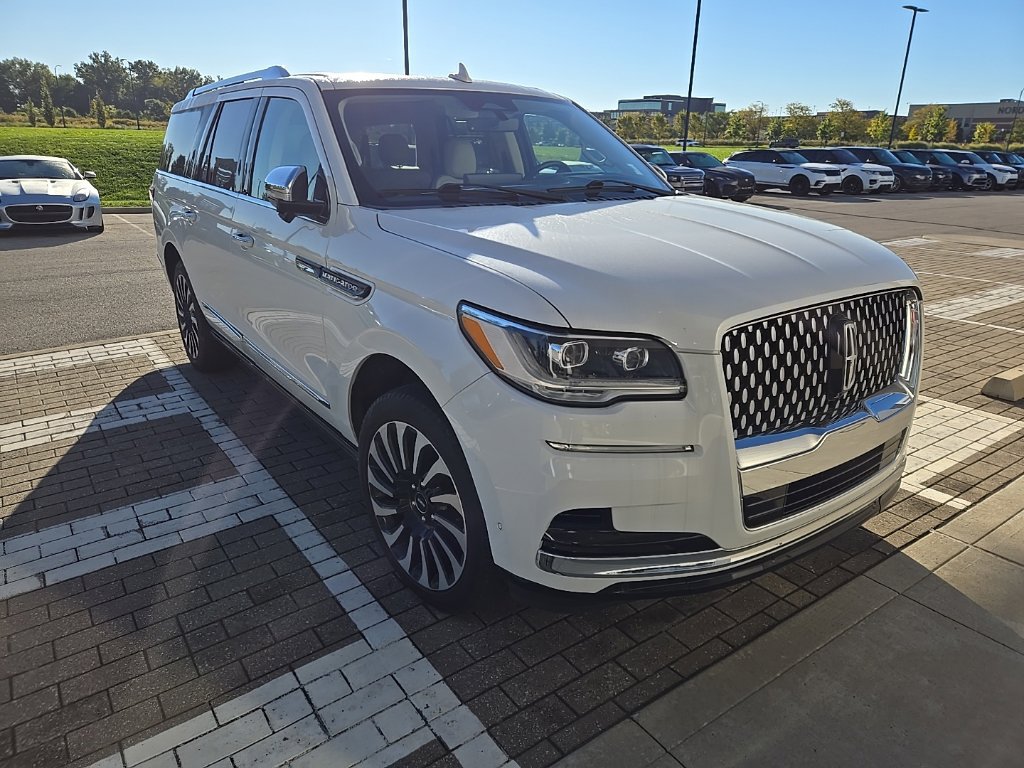 Used 2022 Lincoln Navigator L Black Label AWD/4WD image 3