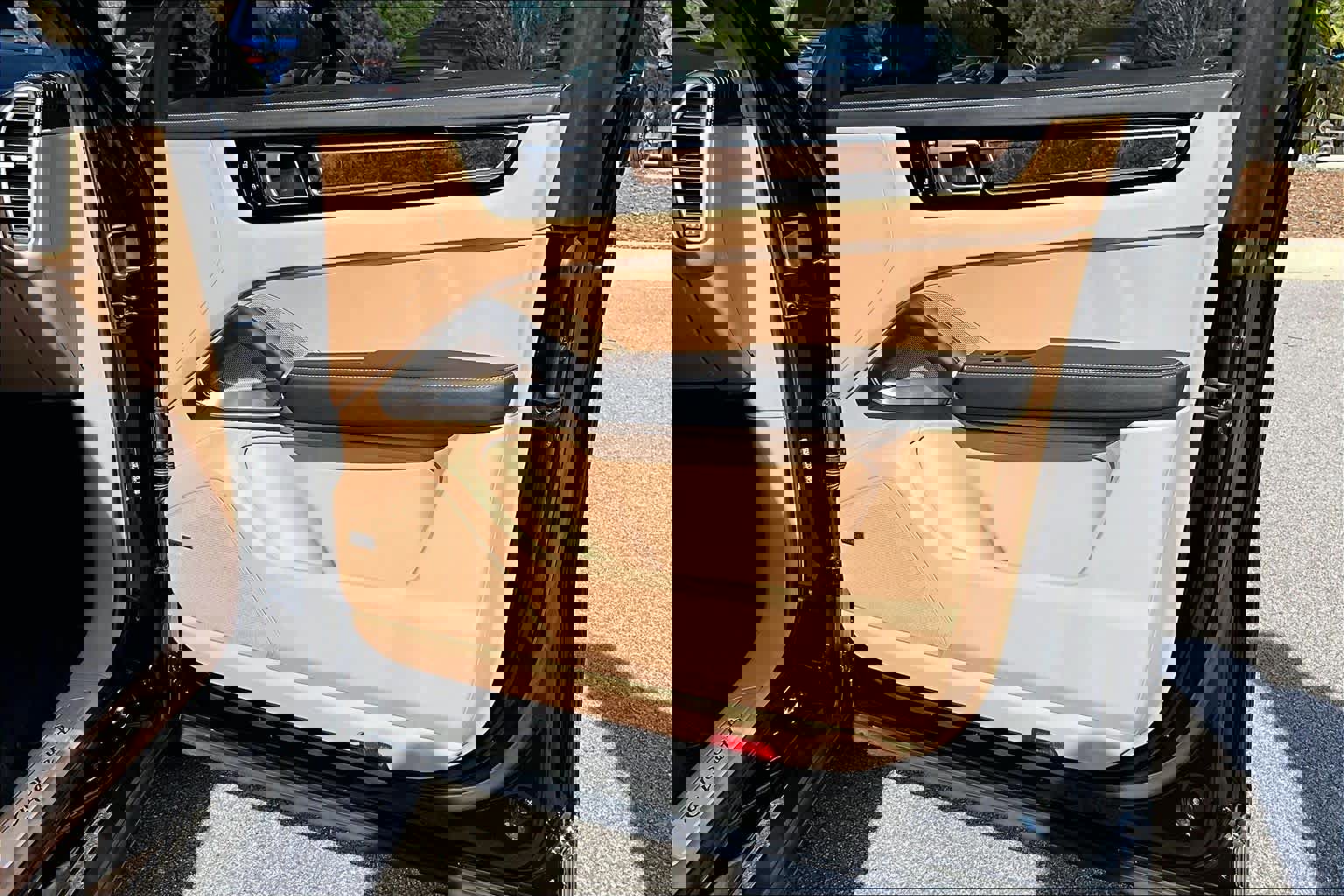 Used 2020 Porsche Cayenne Turbo image 25