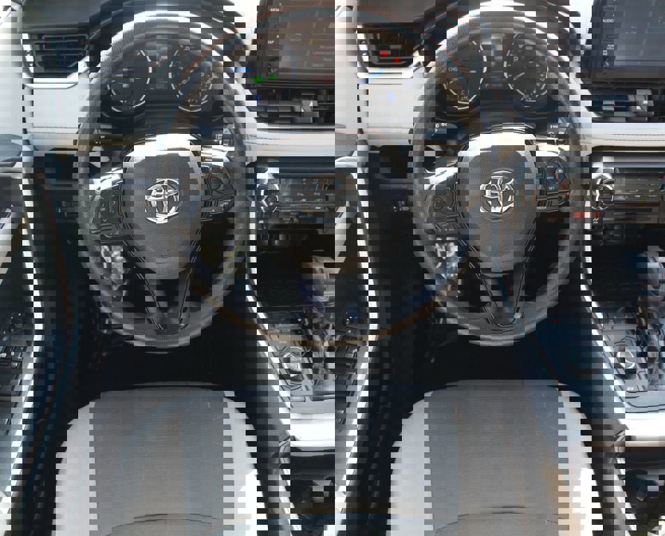 Used 2019 Toyota RAV4 XLE image 5