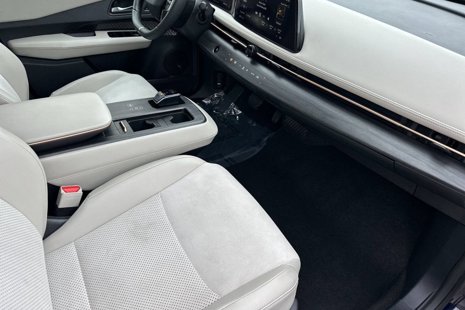 Used 2023 Nissan Ariya FWD image 19