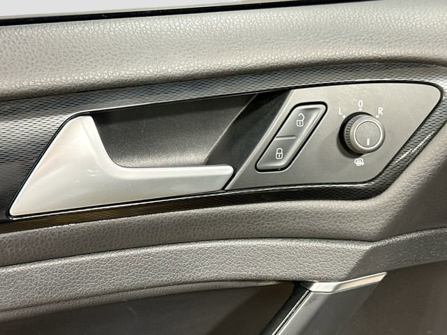 Used 2017 Volkswagen GTI SE image 19