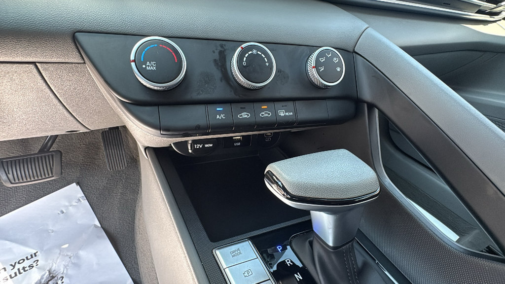 Used 2024 Hyundai Elantra SE FWD image 21