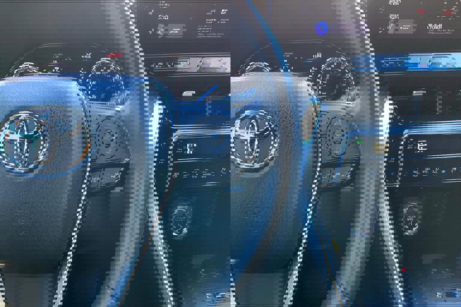 Used 2023 Toyota Venza Nightshade image 25