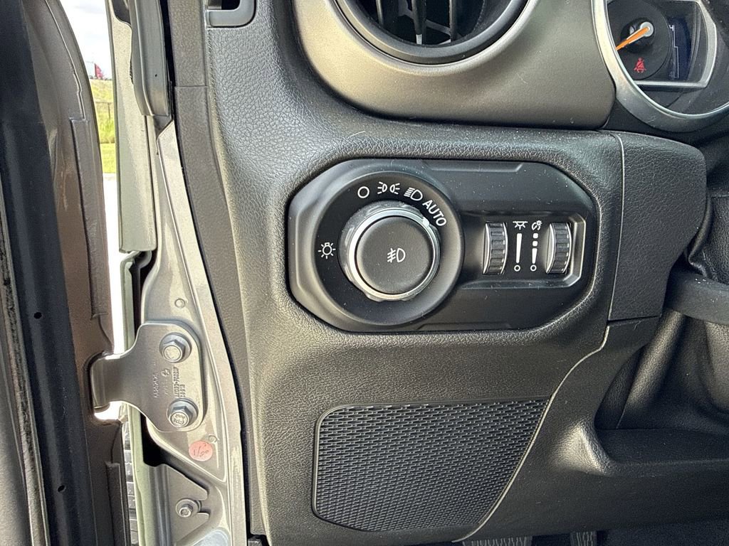 Used 2018 Jeep Wrangler Unlimited Sport S AWD/4WD image 28