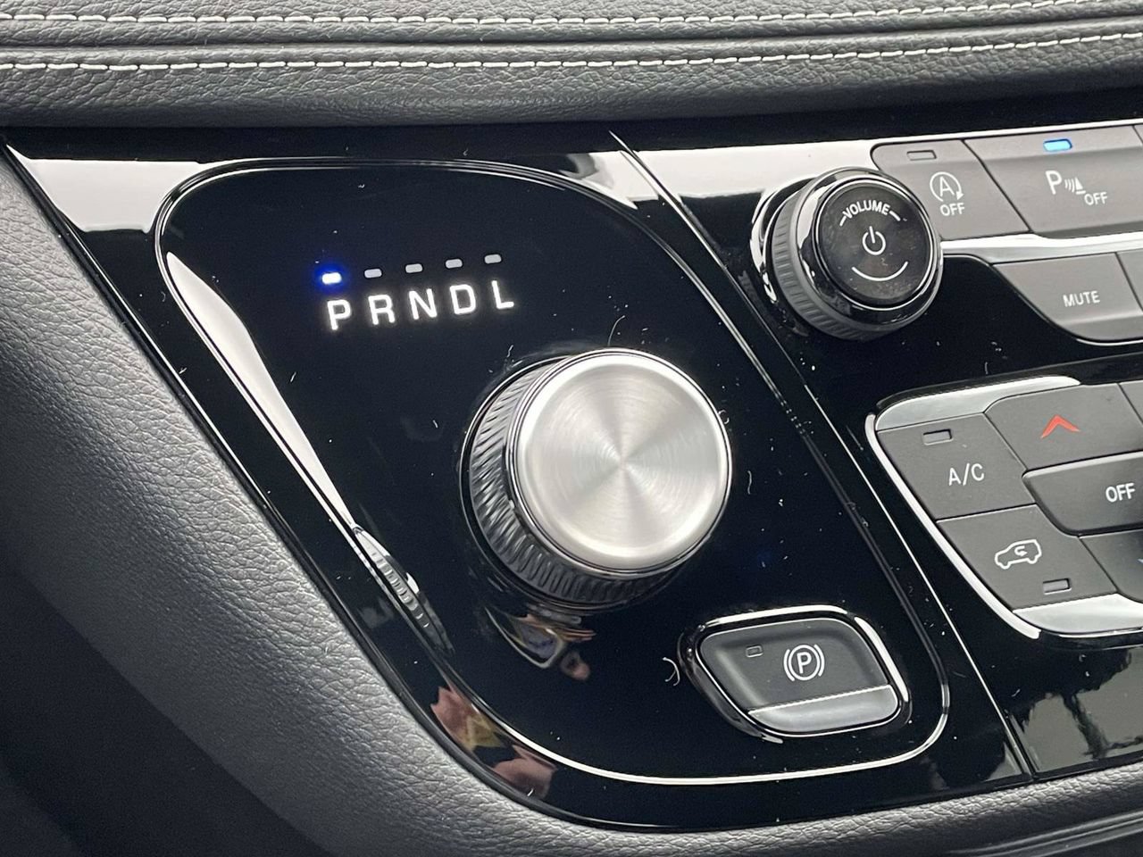 New 2026 Chrysler Pacifica Select FWD image 43