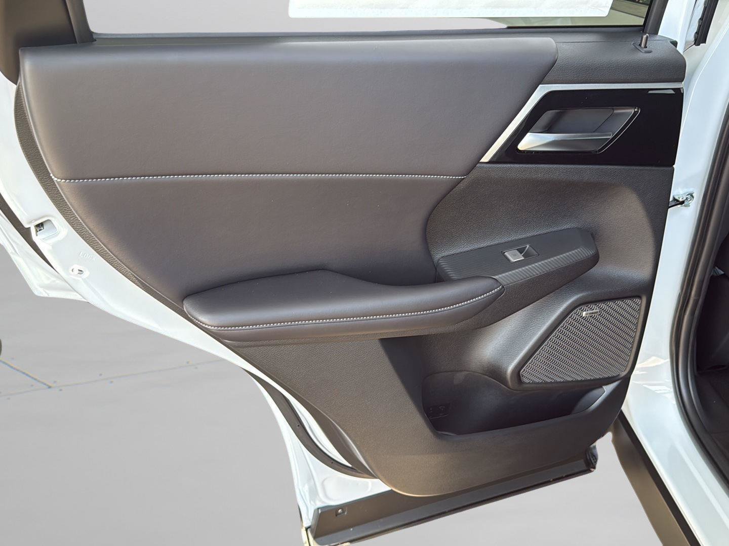 New 2026 Mitsubishi Outlander LE FWD image 30