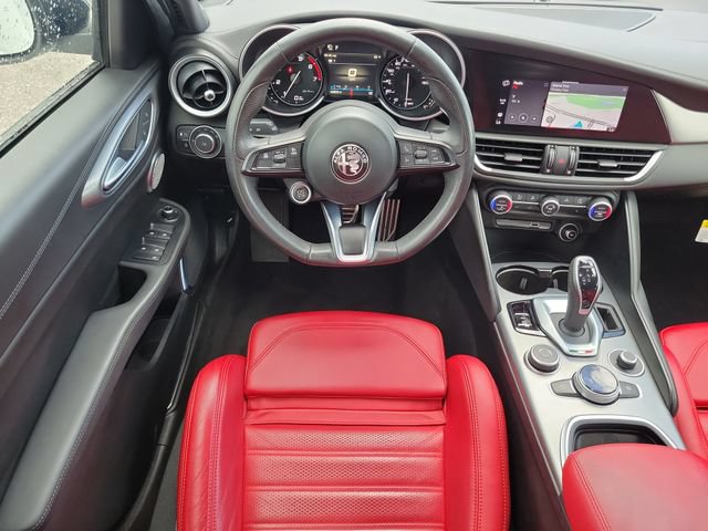 Used 2023 Alfa Romeo Giulia Veloce RWD image 14