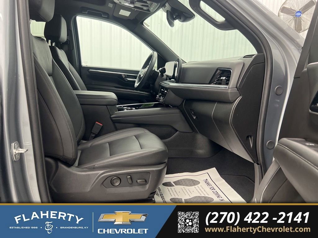 Used 2025 Chevrolet Suburban LT w/ Comfort Package AWD/4WD image 14