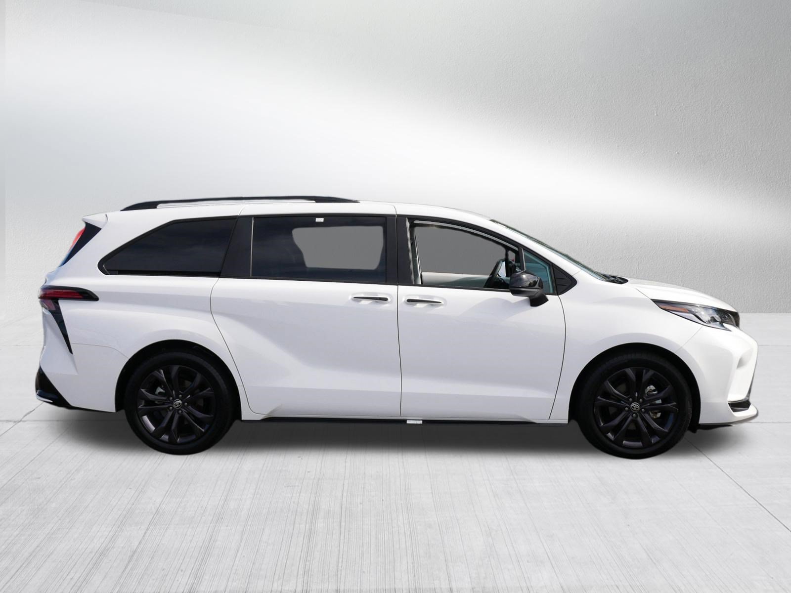 Certified 2026 Toyota Sienna XSE FWD image 8