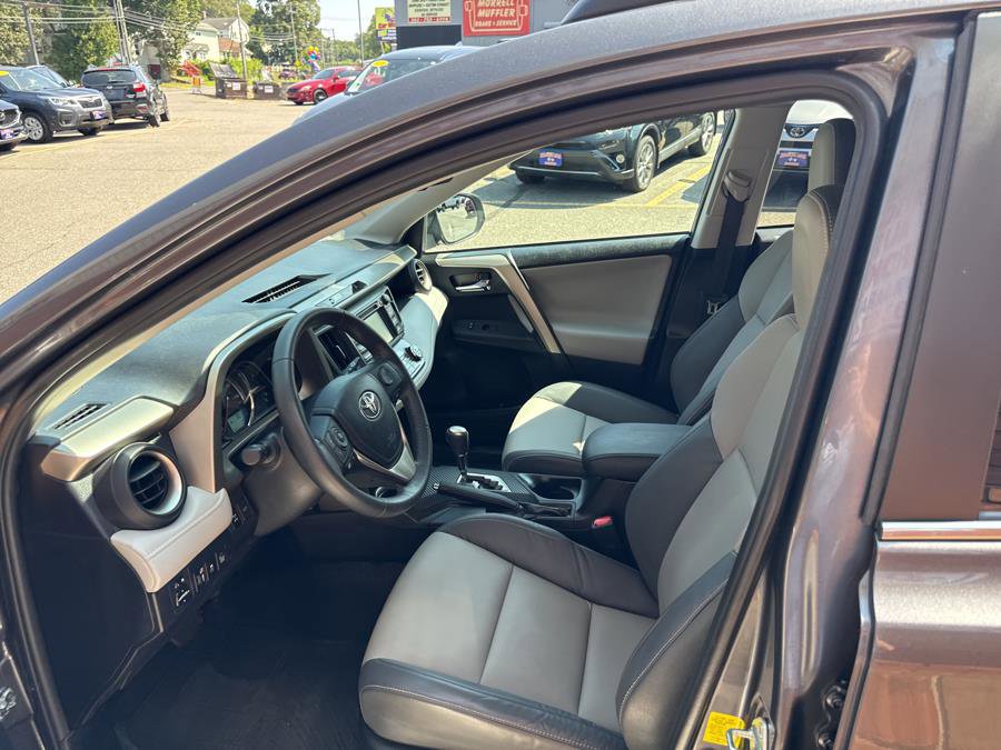 Used 2015 Toyota RAV4 Limited image 17