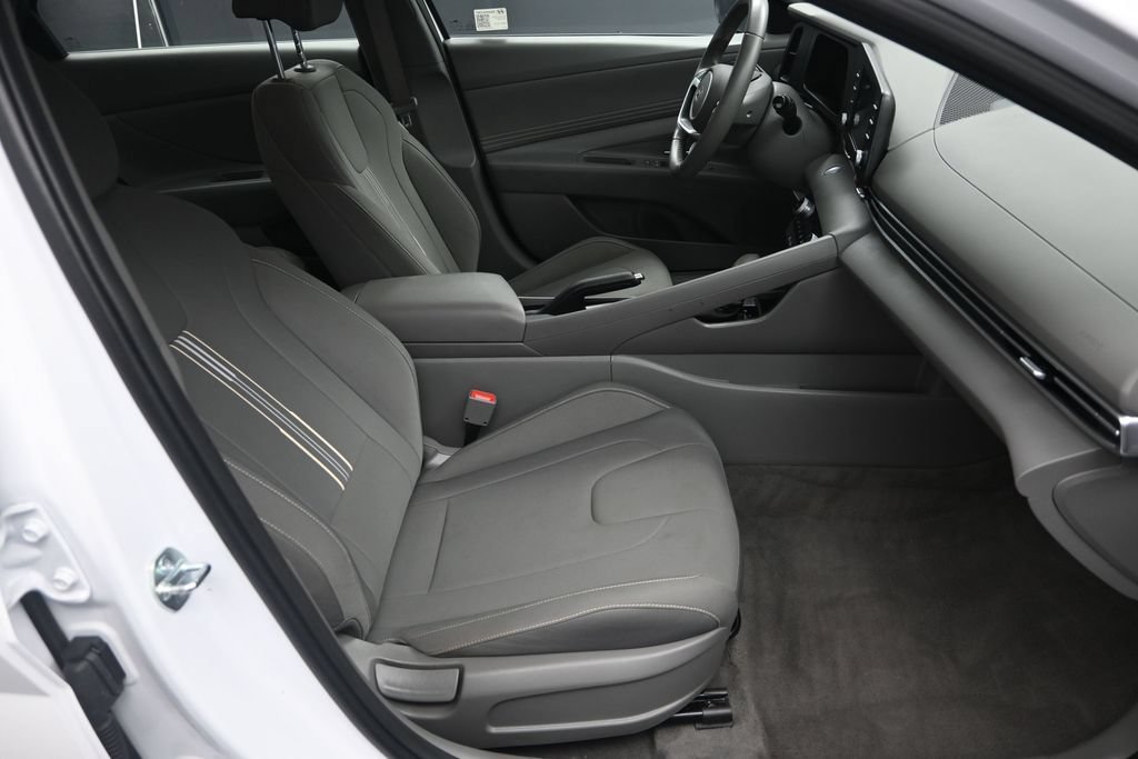 Used 2025 Hyundai Elantra Sport FWD image 32