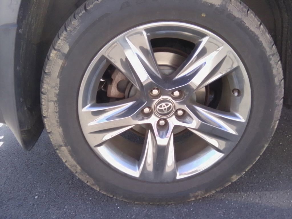 Used 2017 Toyota Highlander Limited Platinum image 3