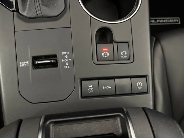 Used 2022 Toyota Highlander XLE FWD image 25