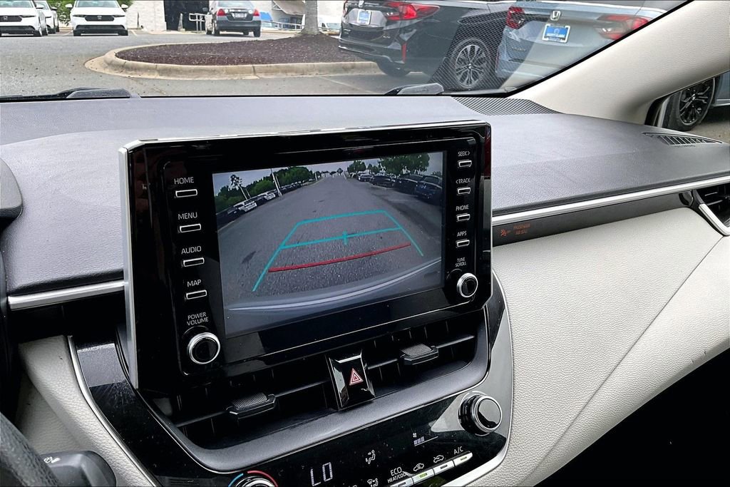 Used 2020 Toyota Corolla LE FWD image 11