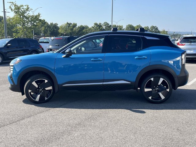 Used 2025 Nissan Kicks SR FWD image 7