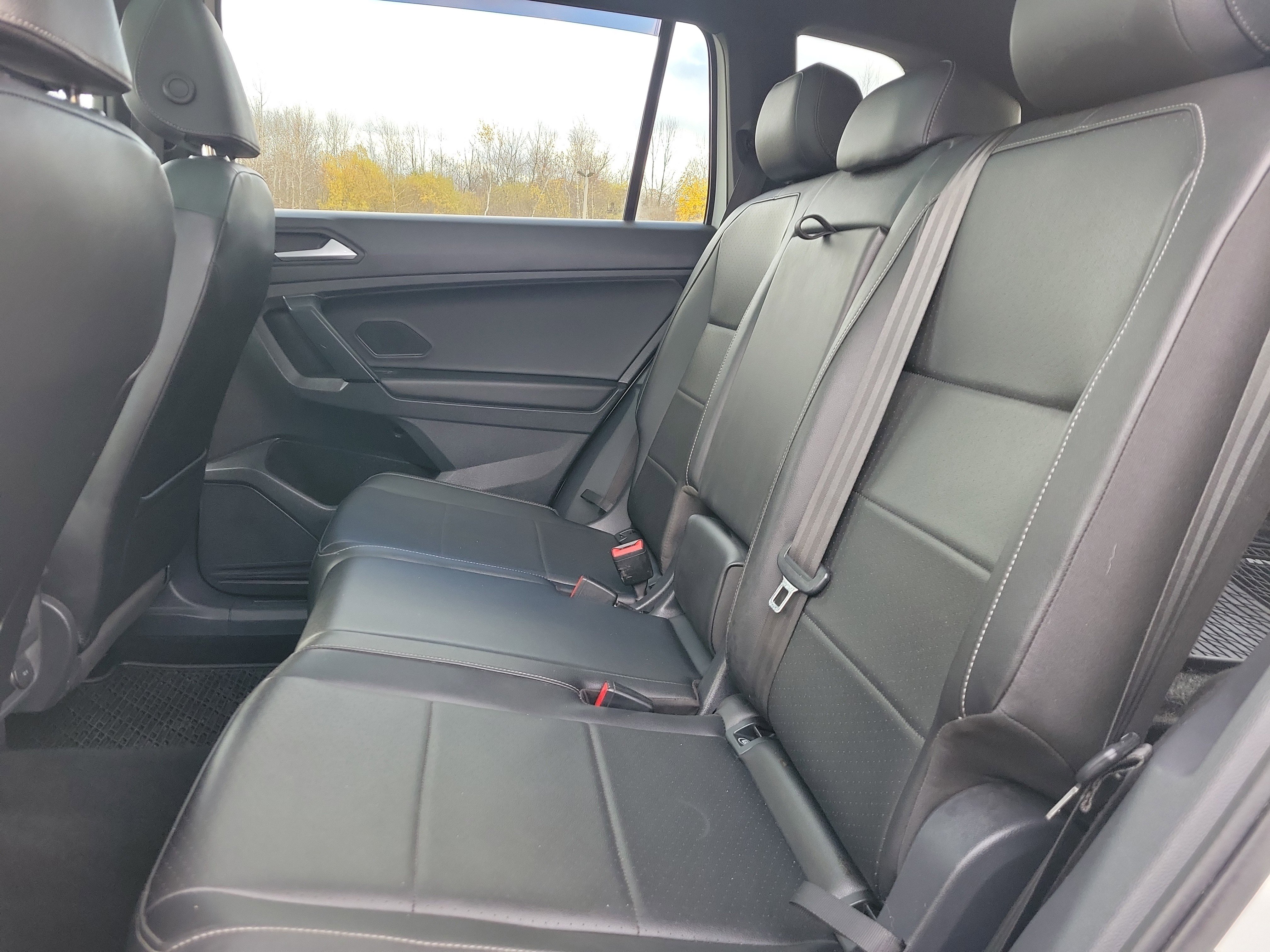 Used 2019 Volkswagen Tiguan SEL Premium R-Line image 16