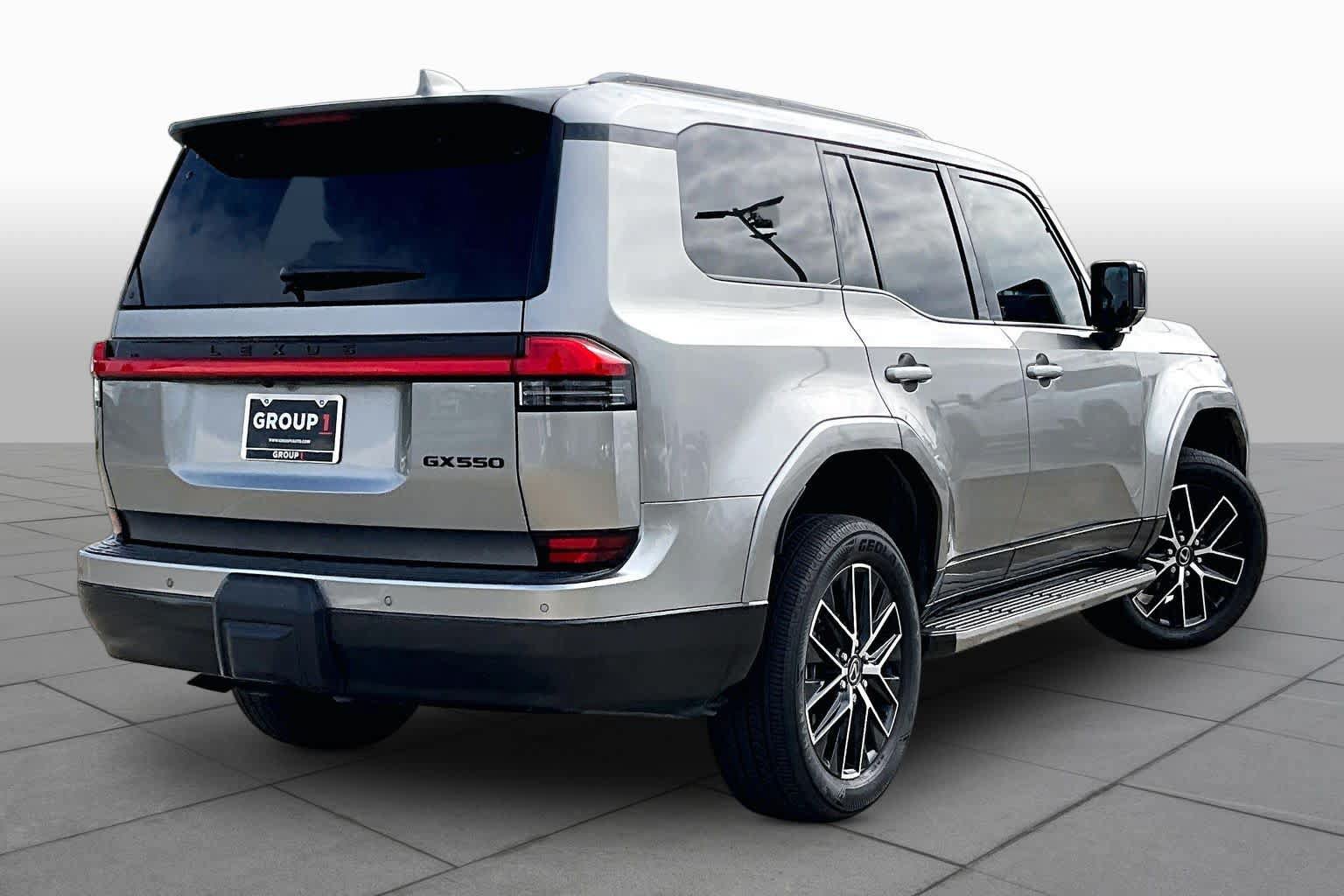 Used 2025 Lexus GX 550 w/ Accessory Package (2T) AWD/4WD image 11