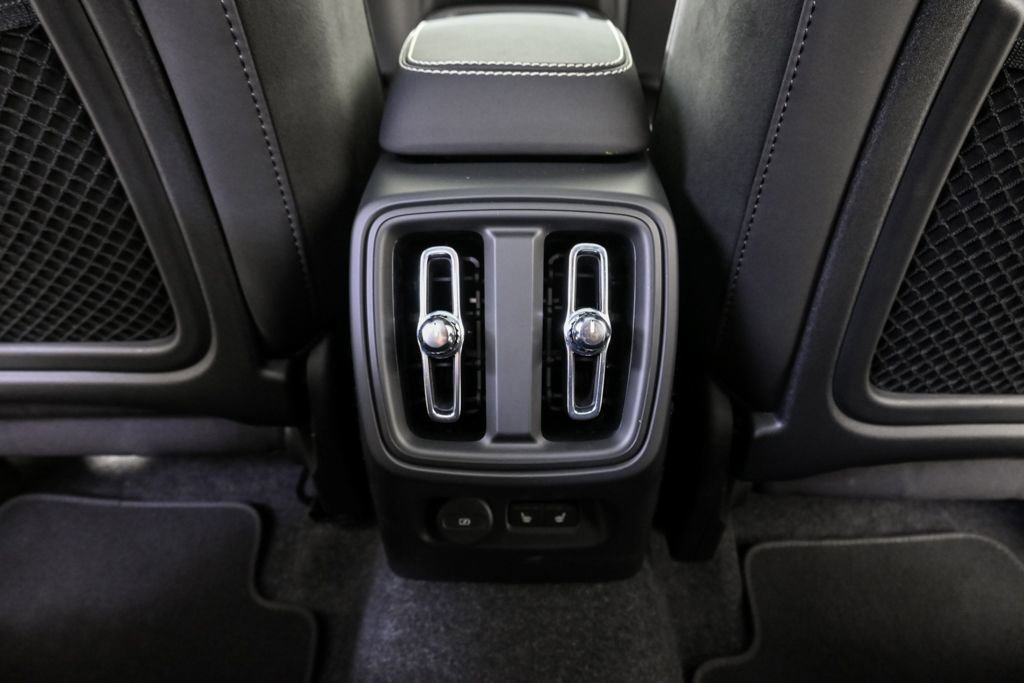 Certified 2025 Volvo XC40 B5 Plus image 21