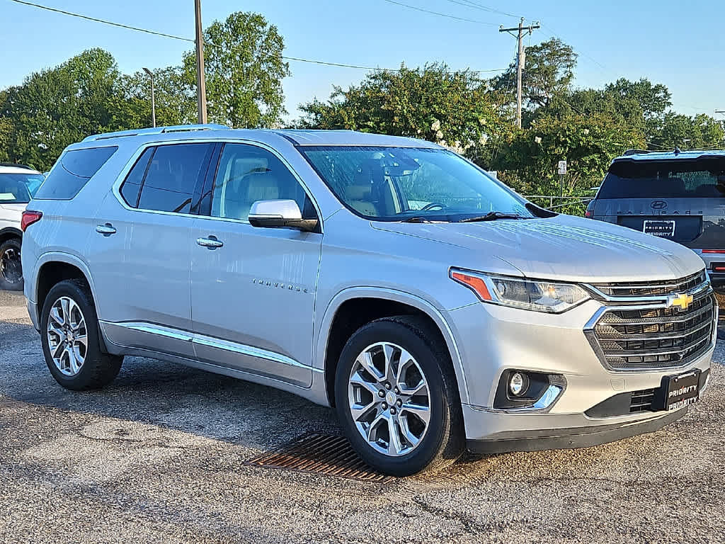 Used 2021 Chevrolet Traverse Premier FWD image 3