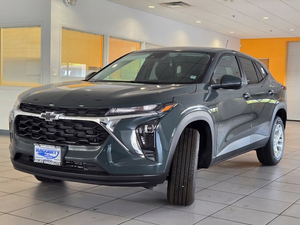New 2026 Chevrolet Trax LS w/ LS Convenience Package FWD image 3