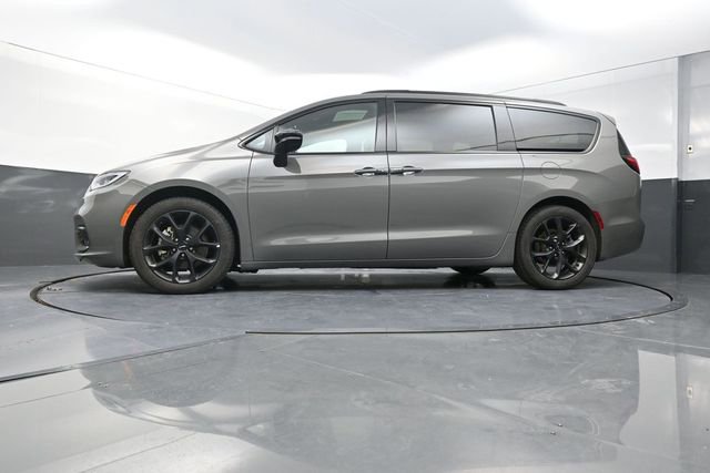 Used 2025 Chrysler Pacifica Limited image 31