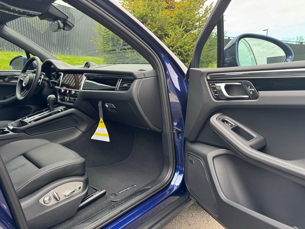 Used 2024 Porsche Macan image 37