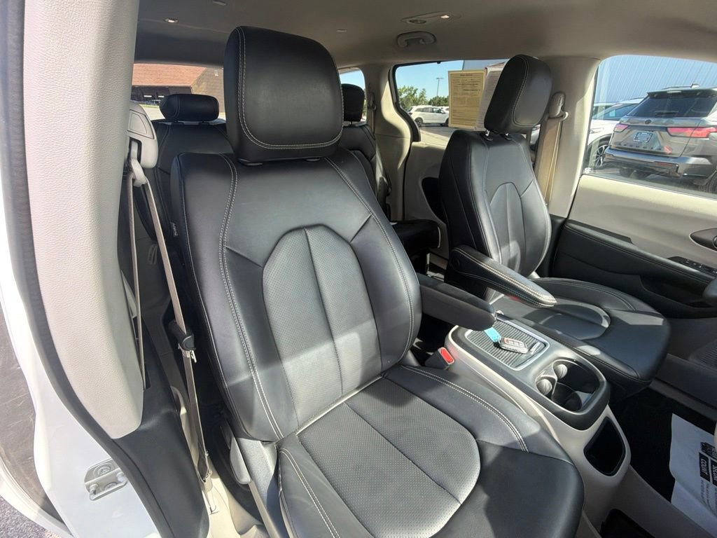 Used 2024 Chrysler Pacifica Touring-L FWD image 52