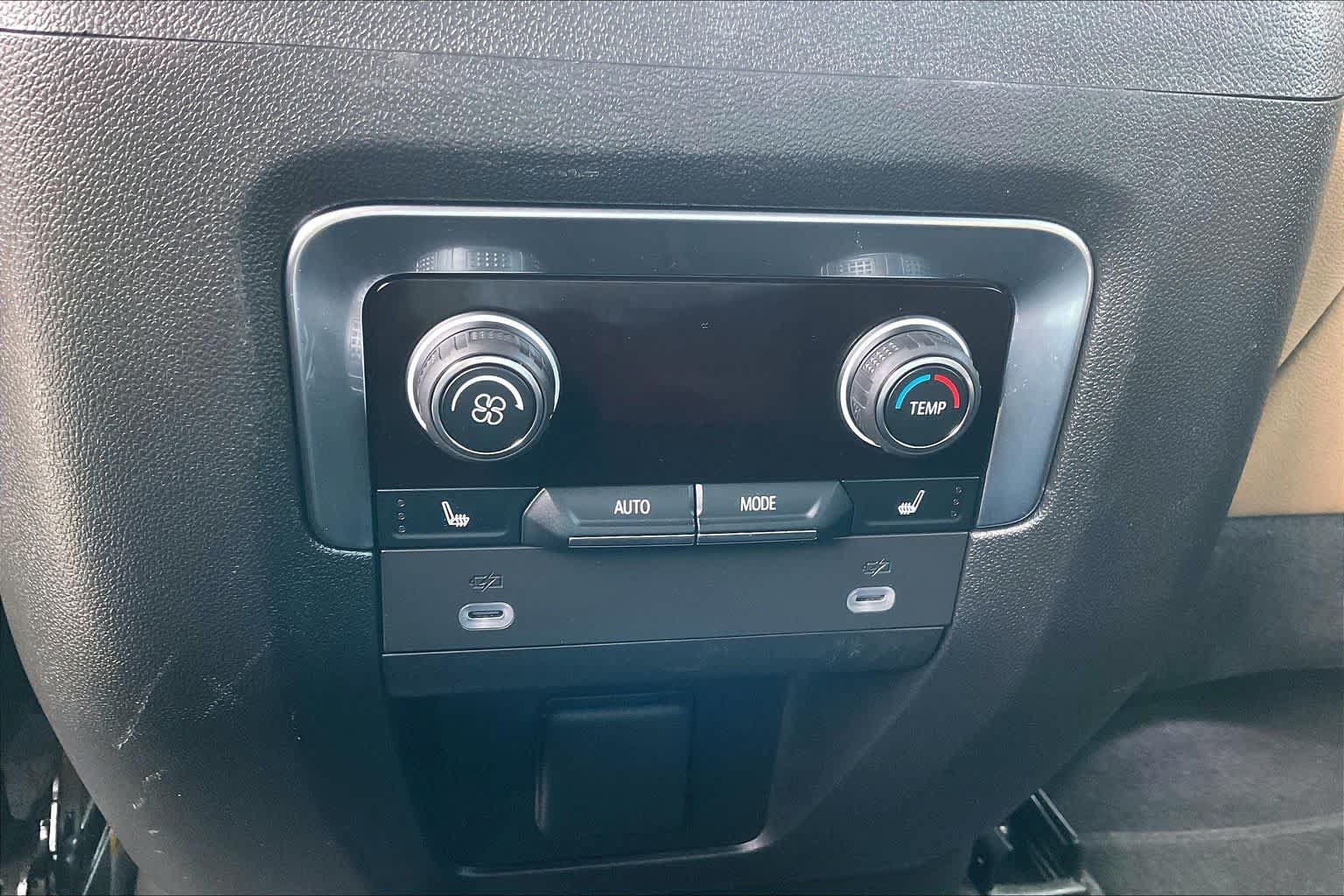 Used 2023 Chevrolet Suburban Premier AWD/4WD image 32
