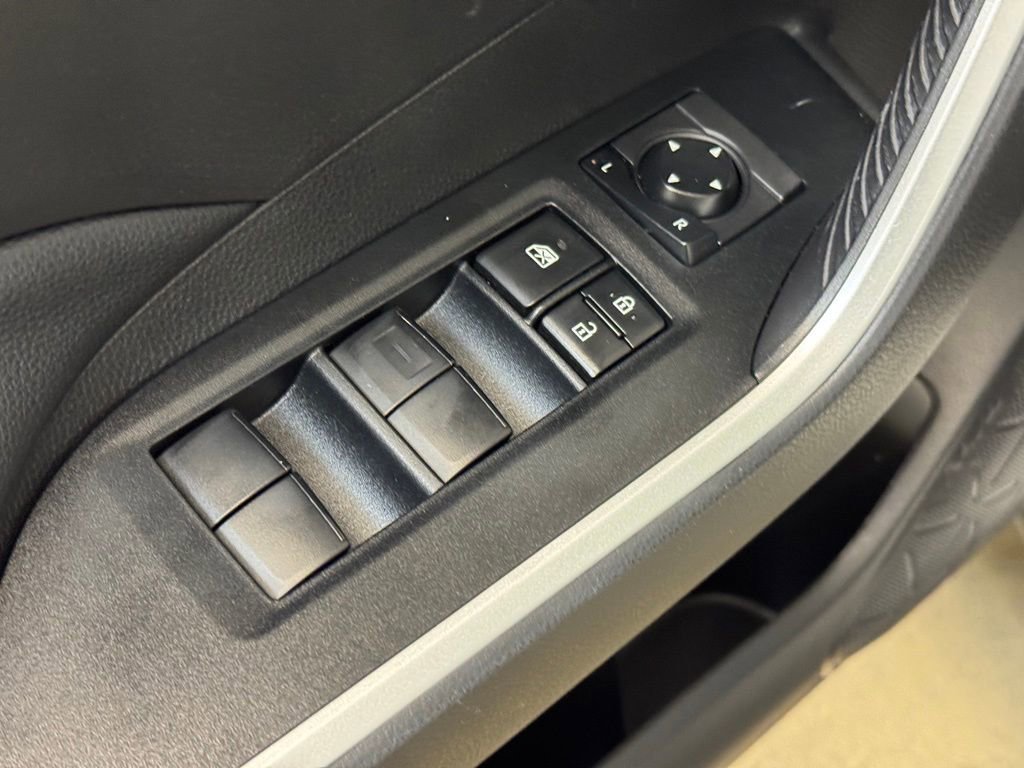 Used 2020 Toyota RAV4 XLE w/ Convenience Package image 9