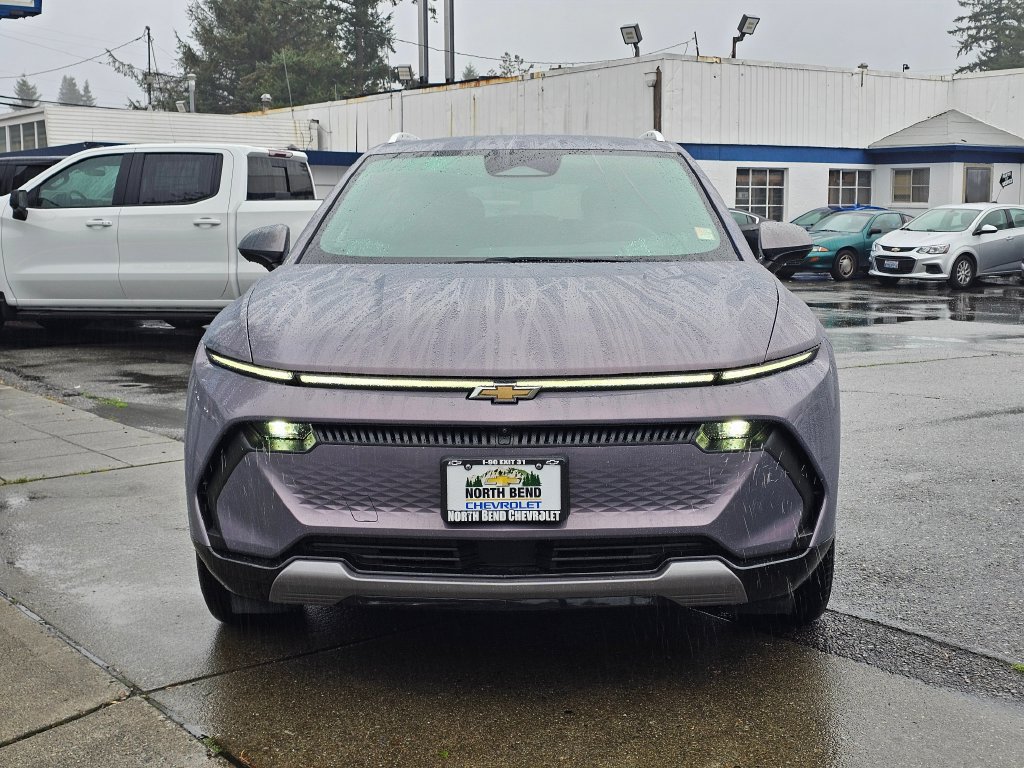 Used 2024 Chevrolet Equinox EV LT AWD/4WD image 2