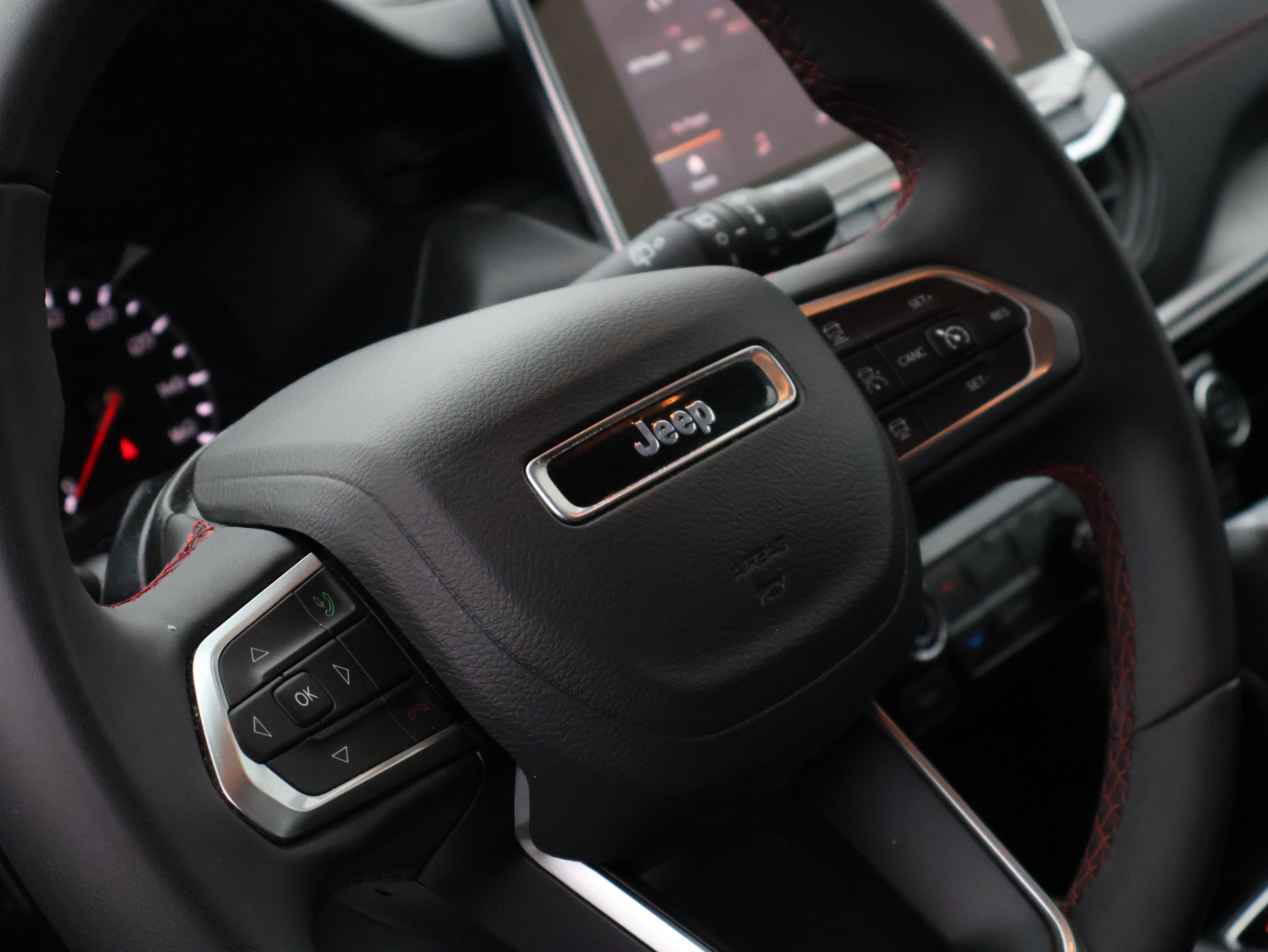 Used 2025 Jeep Compass Trailhawk AWD/4WD image 22