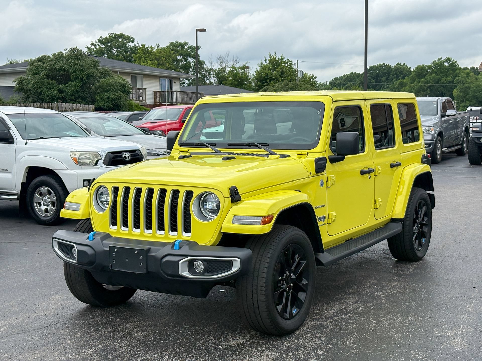Used 2023 Jeep Wrangler Unlimited Sahara w/ Cold Weather Group AWD/4WD image 5