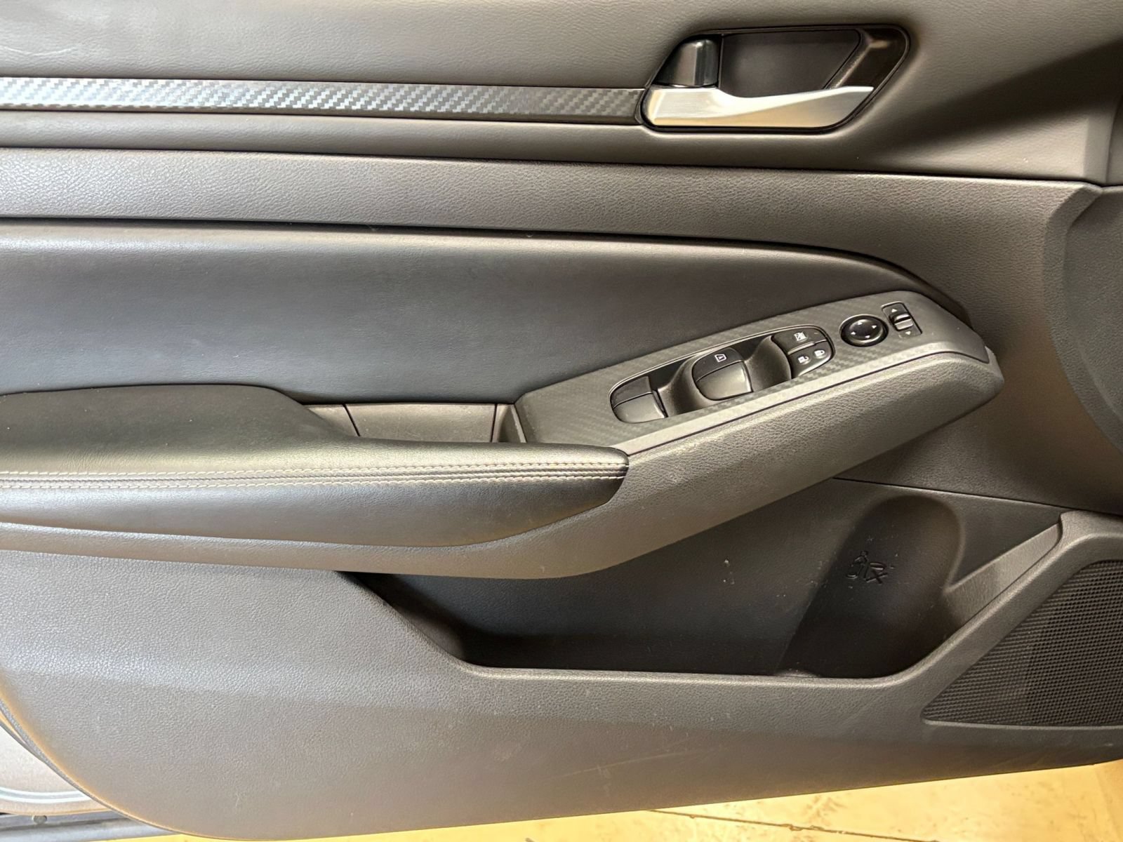 Used 2025 Nissan Altima 2.5 SV FWD image 18