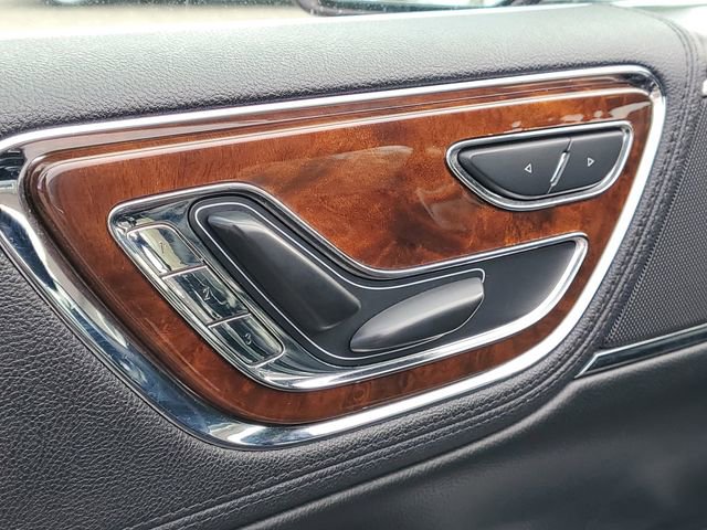 Used 2019 Lincoln Continental Premiere image 11