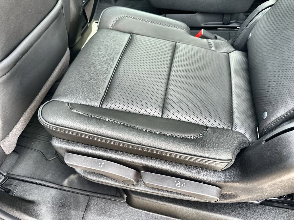 New 2026 GMC Yukon XL Denali w/ Denali Reserve Package image 17