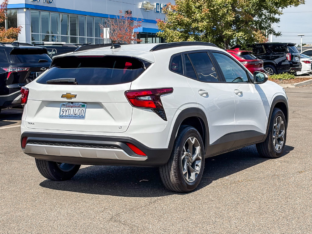 Used 2026 Chevrolet Trax LT w/ LT Convenience Package FWD image 4