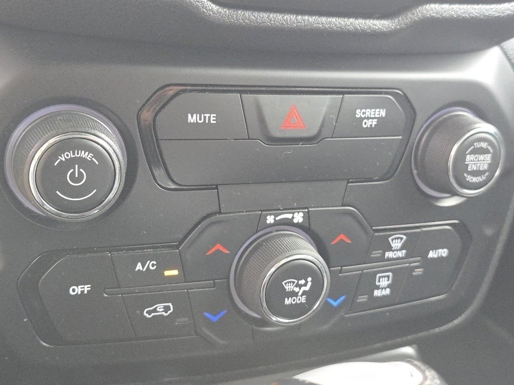 Used 2020 Jeep Renegade Limited AWD/4WD image 32