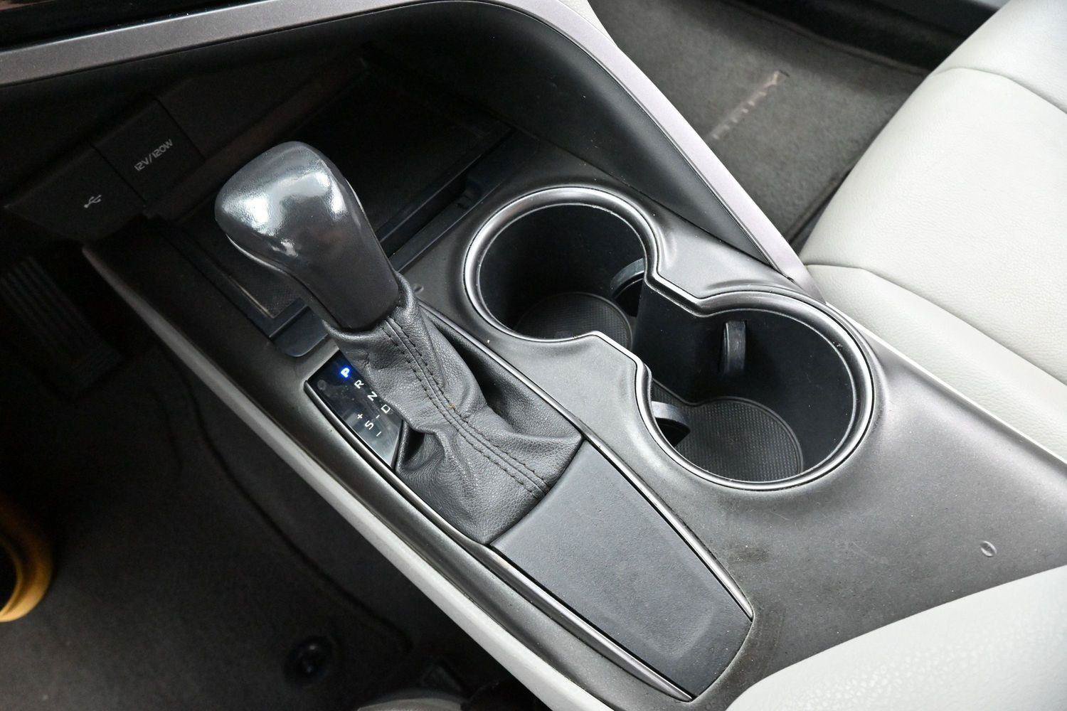 Used 2021 Toyota Camry SE FWD image 24