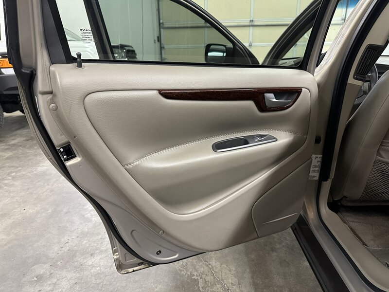 Used 2002 Volvo V70 Cross Country AWD/4WD image 36