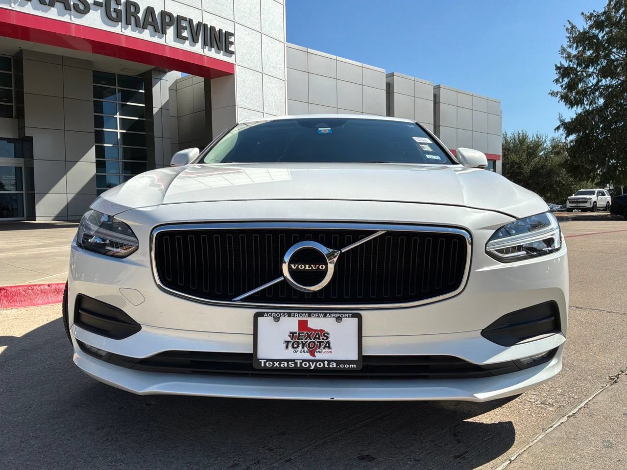 Used 2019 Volvo S90 T6 Momentum AWD/4WD image 3