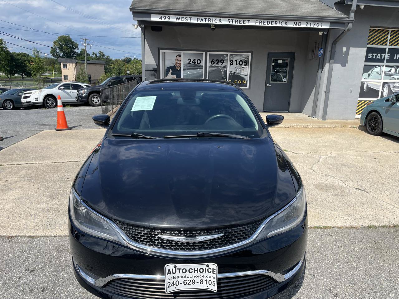 Used 2015 Chrysler 200 Limited FWD image 3