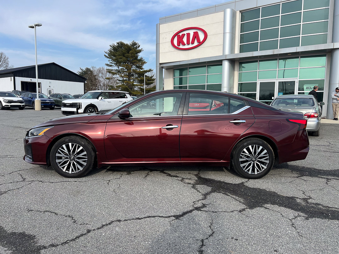 Used 2023 Nissan Altima 2.5 SV image 2
