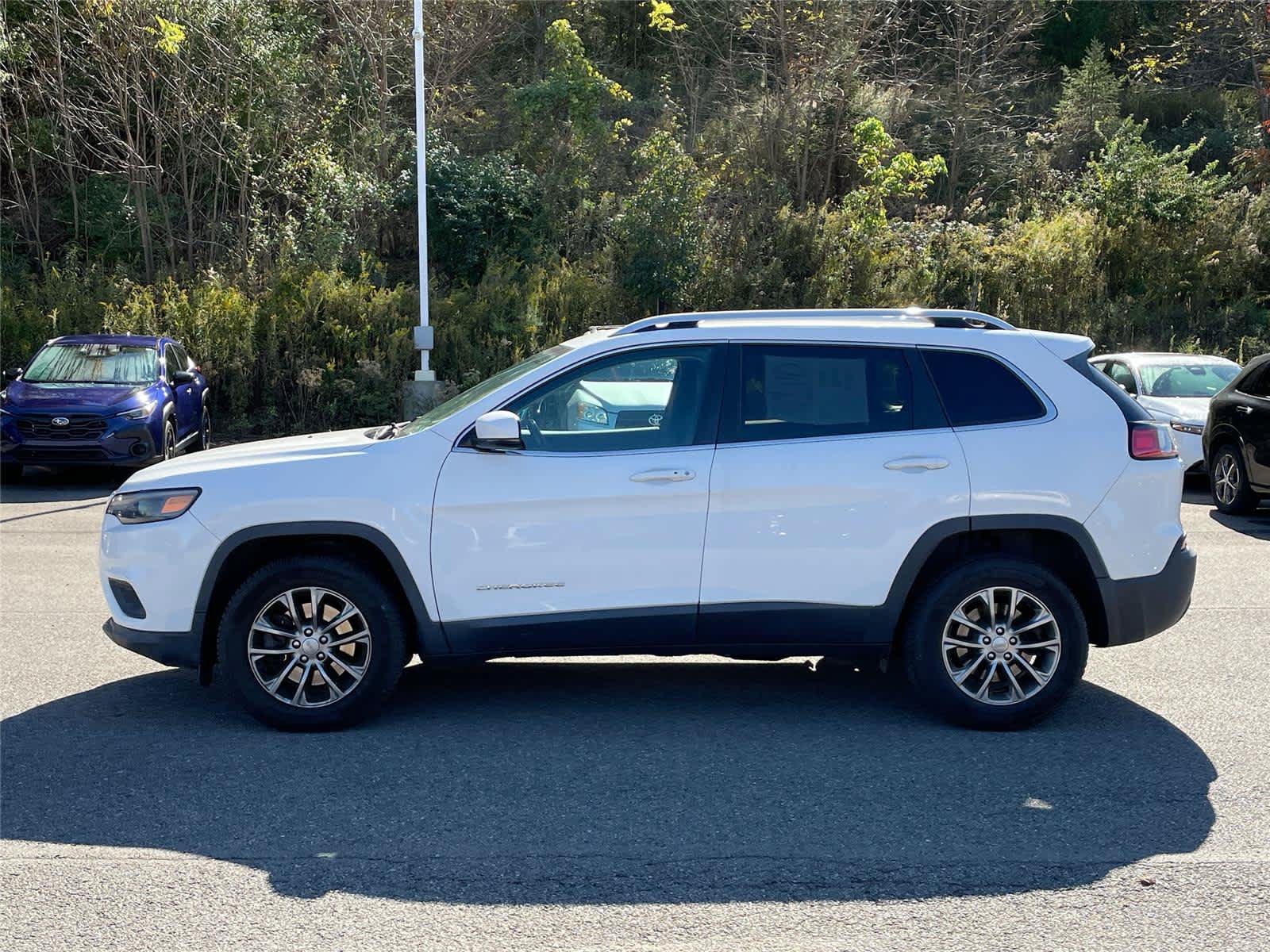 Used 2019 Jeep Cherokee Latitude Plus w/ Cold Weather Group AWD/4WD image 2