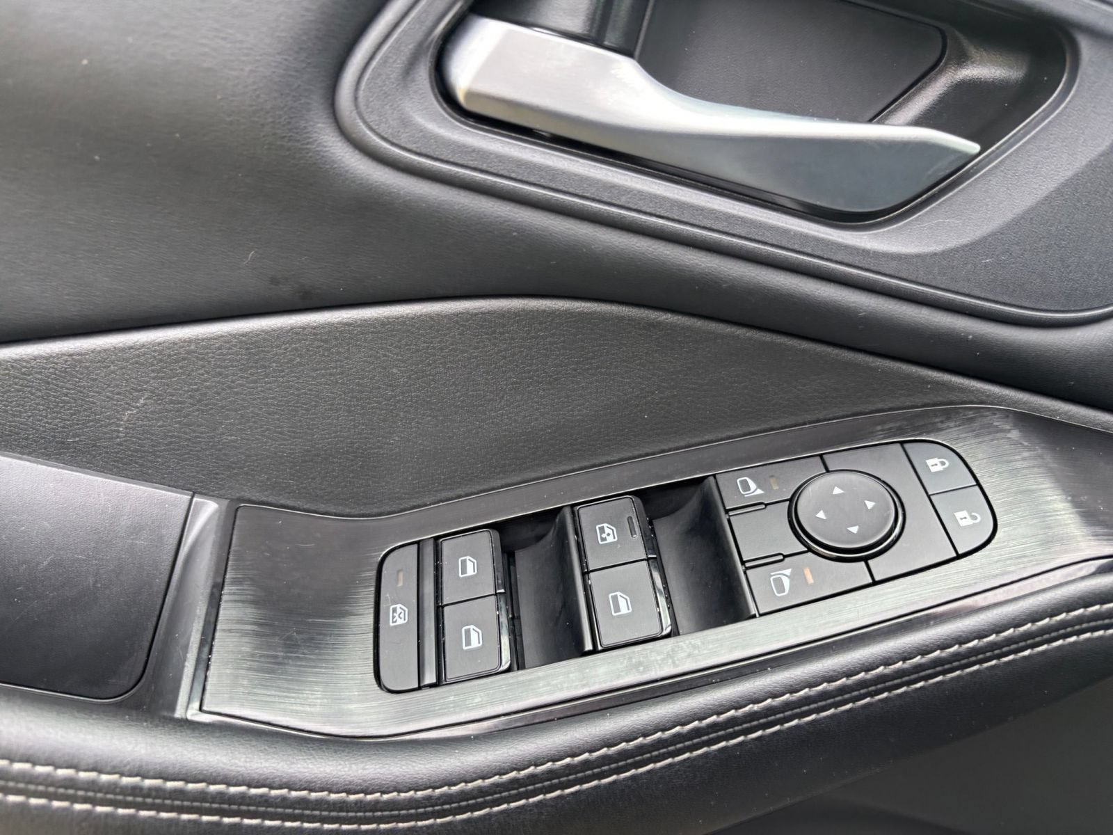 Used 2025 Nissan Rogue SV AWD/4WD image 20